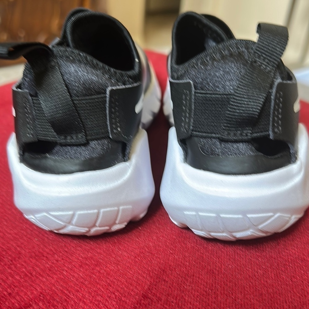 Black and White Nike Sneakers - Picture 6 of 9